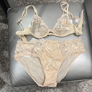 La Perla Lace Bra and Panty Set - Cream